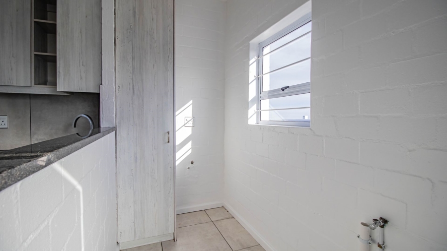 4 Bedroom Property for Sale in Hoogland Western Cape